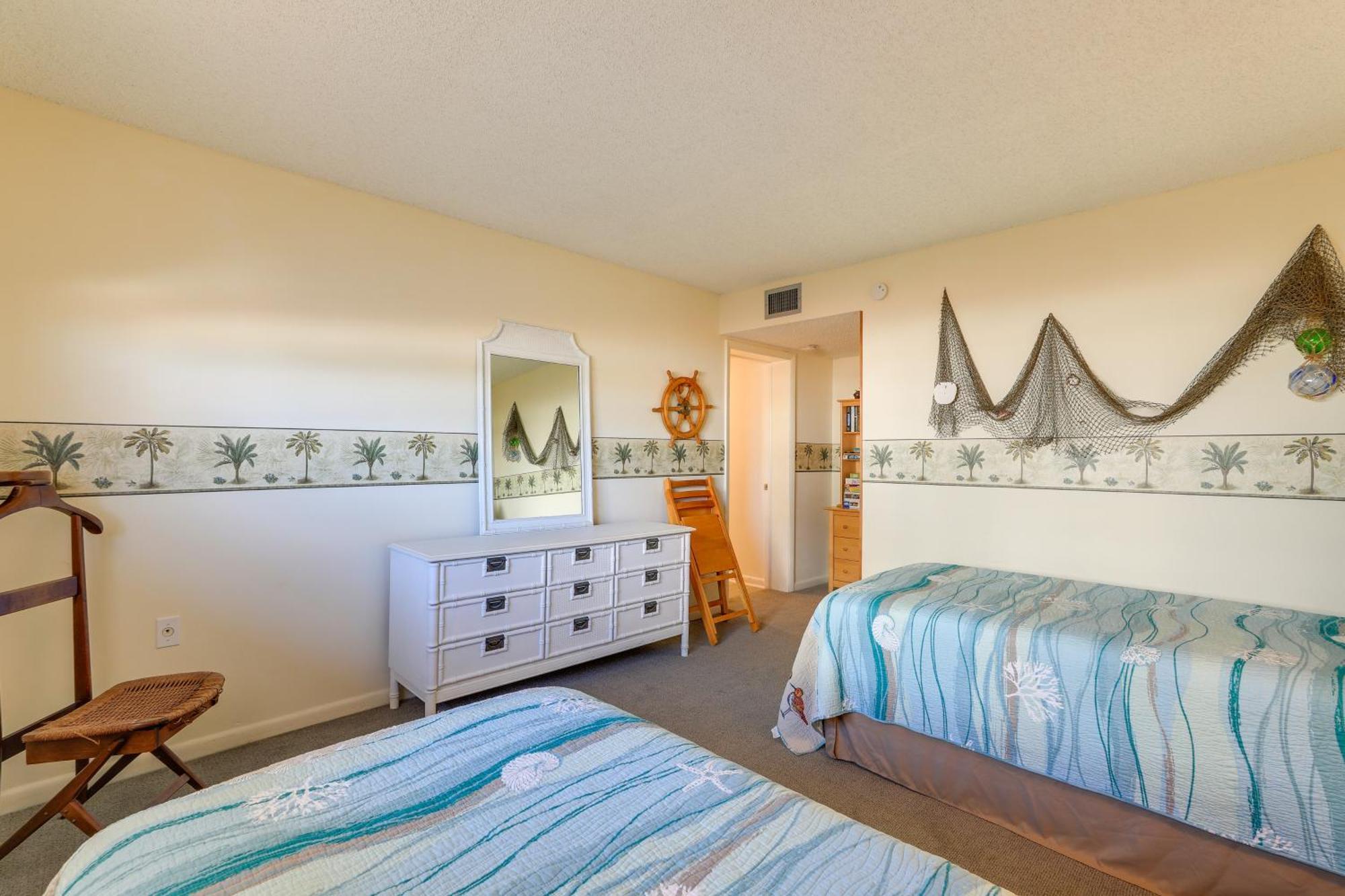 Central Cocoa Beach Condo With View, Steps To Beach! ภายนอก รูปภาพ