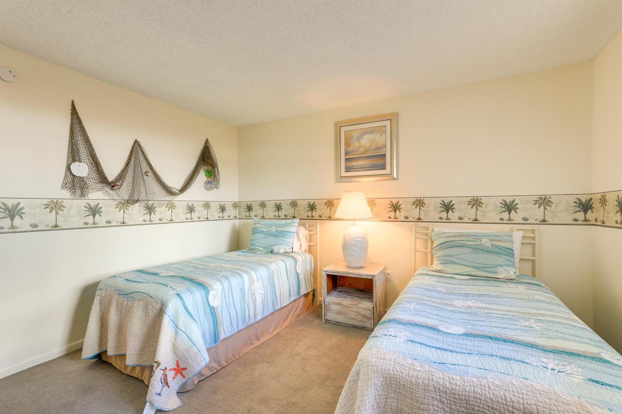 Central Cocoa Beach Condo With View, Steps To Beach! ภายนอก รูปภาพ