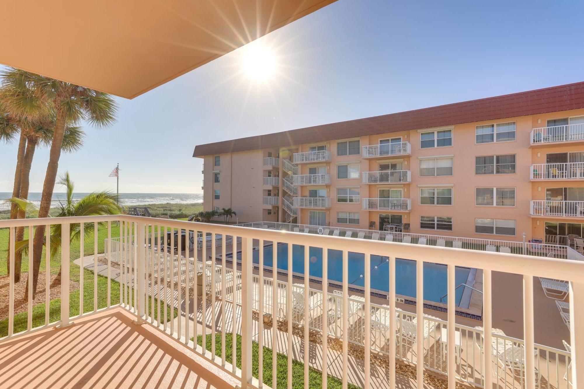 Central Cocoa Beach Condo With View, Steps To Beach! ภายนอก รูปภาพ